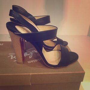 Louboutin etri wood pump